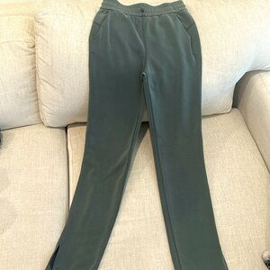 NWOT Lululemon Softstreme Pants Size 2